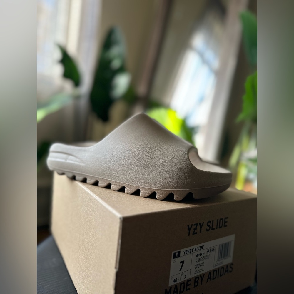 Yeezy Slides “Pure”